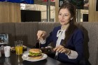 Ar akciju «Bezmaksas burgers» atklāj jauno Optibet Sporta bāru «Barona 108» 19