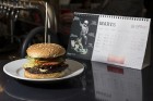 Ar akciju «Bezmaksas burgers» atklāj jauno Optibet Sporta bāru «Barona 108» 20