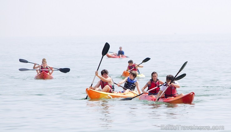 Sporta aktivitātēs plaša izvēle – kanoe, peldēšana, citi ūdens sporta veidi iespējami pateicoties skolas atrašanās vietai 145472