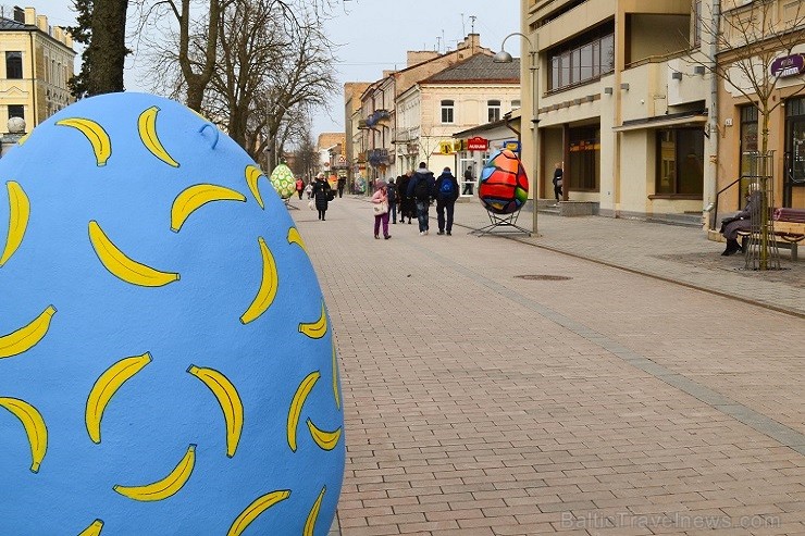Daugavpilī, Rīgas ielā, kas ir pilsētas gājēju promenāde, tapusi Lieldienu olu galerija. Visas ielas garumā ir aplūkojamas 20 dažādas lielas koši apgl Daugavpilī, Rīgas ielā, kas ir pilsētas gājēju promenāde, tapusi Lieldienu olu galerija. Visas ielas garumā ir aplūkojamas 20 dažādas lielas koši apgl 145690