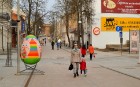 Savukārt Vienības laukumā top pilsētas «galvenā» Lieldienu ola, Tāpat kā aizpērn un pērn, tā būs Latvijā lielākā Lieldienu ola, kuras augstums būs vai 3
