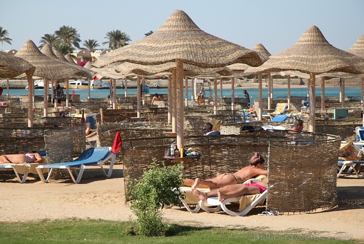 Travelnews.lv iepazīst Hurgadas viesnīcas «Sentido Mamlouk Palace» pludmali 146280