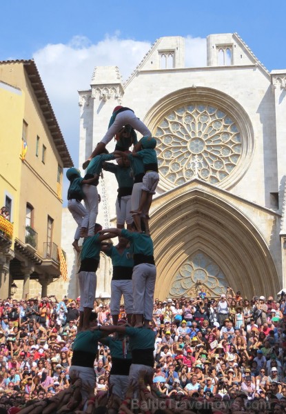 Katalonijas kasteljeri pārsteidz tūristus ar cilvēku torņiem 146746