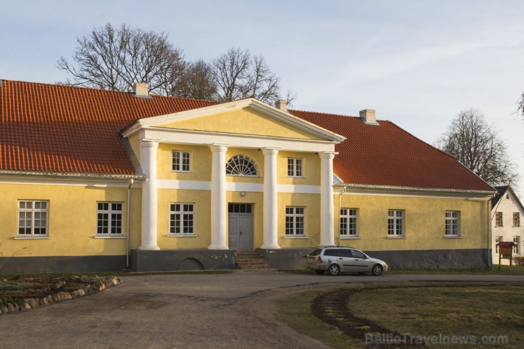 1797. gadā to ieguva Liepājas tirgotājs H. F. Bordēls, kurš nopirka arī muižnieka titulu un kļuva par fon Bordēliusu 1797. gadā to ieguva Liepājas tirgotājs H. F. Bordēls, kurš nopirka arī muižnieka titulu un kļuva par fon Bordēliusu 146790