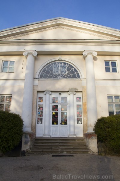 No viņa 1808. gadā fon Manteifels nopirka muižu savai meitai Johannai fon Lambsdorfai, un turpmāk tā palika viņu īpašumā No viņa 1808. gadā fon Manteifels nopirka muižu savai meitai Johannai fon Lambsdorfai, un turpmāk tā palika viņu īpašumā 146809