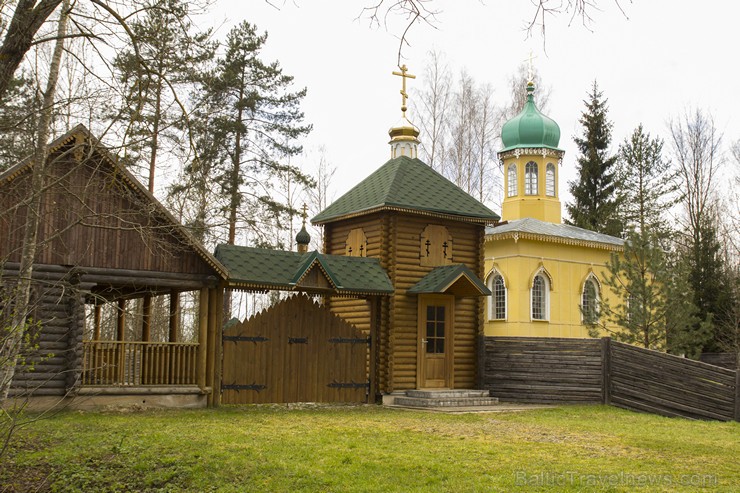 Baznīca uz tagadējo atrašanās vietu pārvesta un uzstādīta 1904. g. Pirms tam tā 1886.g. bijusi uzstādīta Daugavpilī 147364