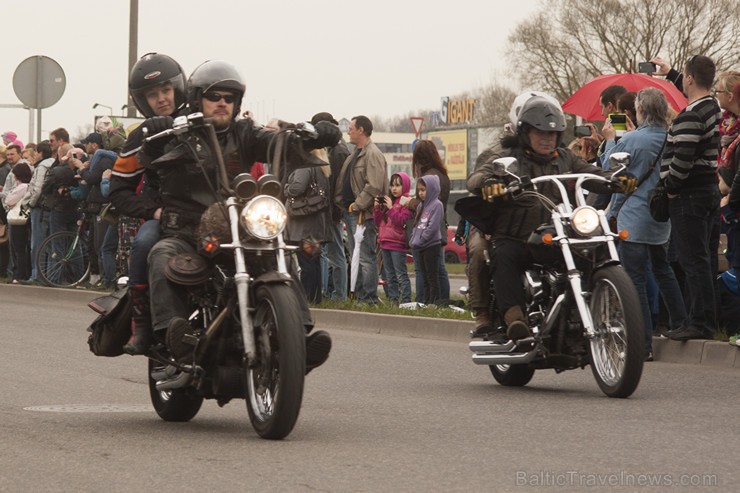 Ar tradicionālo motociklu parādi atklāj 2015. gada motosezonu 147387