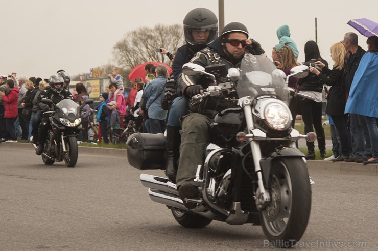 Ar tradicionālo motociklu parādi atklāj 2015. gada motosezonu 147389