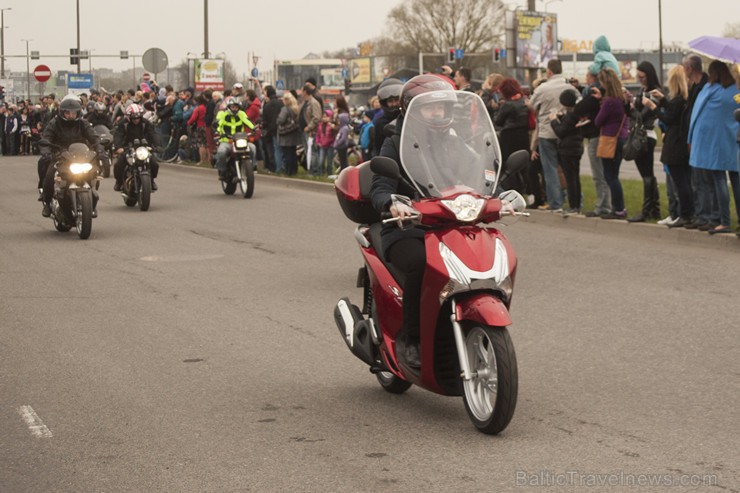 Ar tradicionālo motociklu parādi atklāj 2015. gada motosezonu 147390
