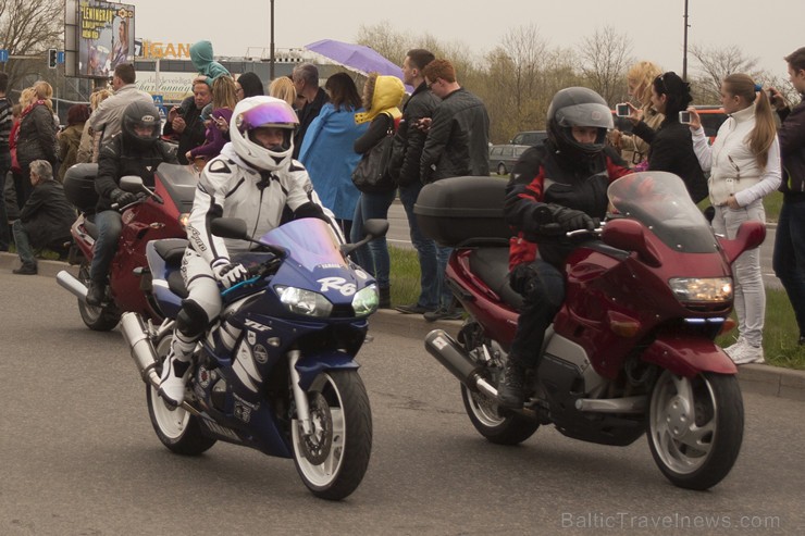 Ar tradicionālo motociklu parādi atklāj 2015. gada motosezonu 147394