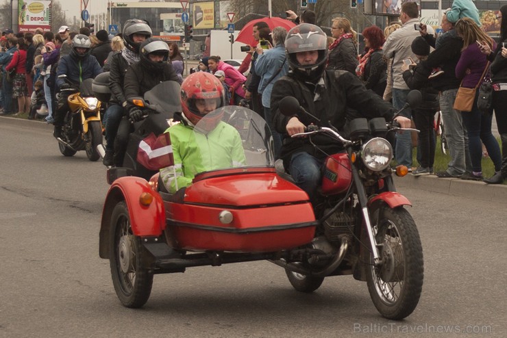 Ar tradicionālo motociklu parādi atklāj 2015. gada motosezonu 147396