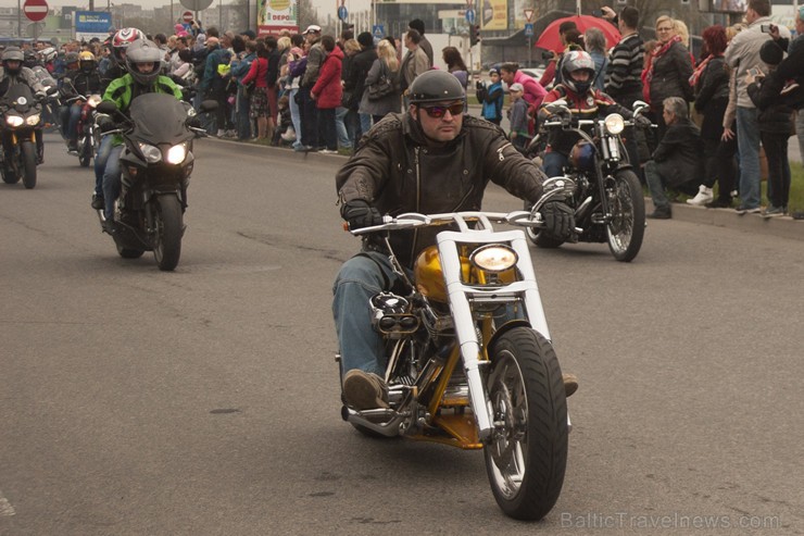 Ar tradicionālo motociklu parādi atklāj 2015. gada motosezonu 147397