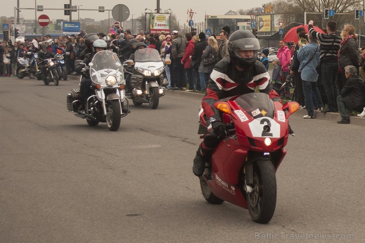 Ar tradicionālo motociklu parādi atklāj 2015. gada motosezonu 147398