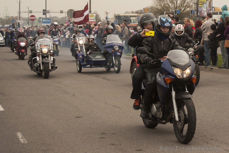 Ar tradicionālo motociklu parādi atklāj 2015. gada motosezonu 147399