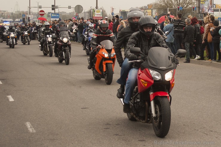 Ar tradicionālo motociklu parādi atklāj 2015. gada motosezonu 147455