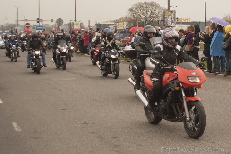 Ar tradicionālo motociklu parādi atklāj 2015. gada motosezonu 147458