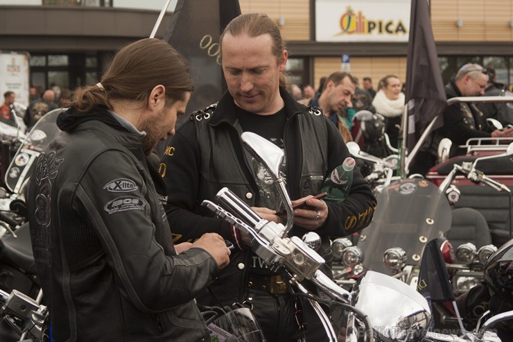 Ar tradicionālo motociklu parādi atklāj 2015. gada motosezonu 147467