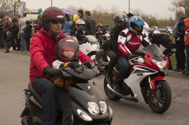 Ar tradicionālo motociklu parādi atklāj 2015. gada motosezonu 147472