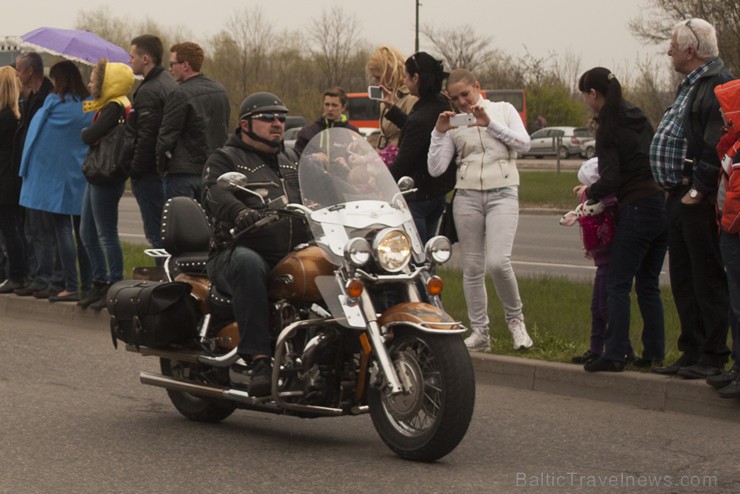 Ar tradicionālo motociklu parādi atklāj 2015. gada motosezonu 147473