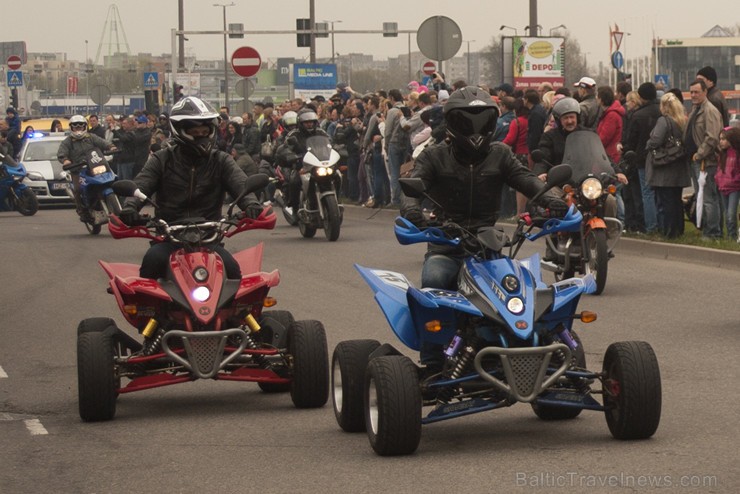 Ar tradicionālo motociklu parādi atklāj 2015. gada motosezonu 147478