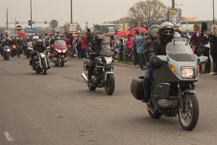 Ar tradicionālo motociklu parādi atklāj 2015. gada motosezonu 147479