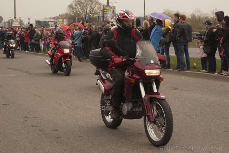 Ar tradicionālo motociklu parādi atklāj 2015. gada motosezonu 147480