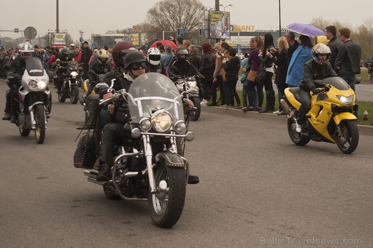 Ar tradicionālo motociklu parādi atklāj 2015. gada motosezonu 147481