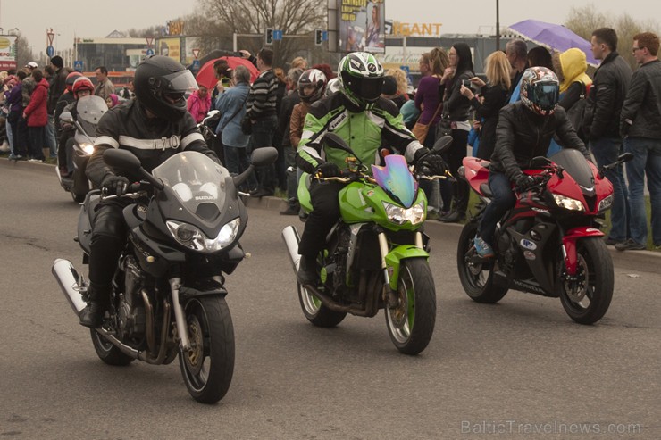 Ar tradicionālo motociklu parādi atklāj 2015. gada motosezonu 147482