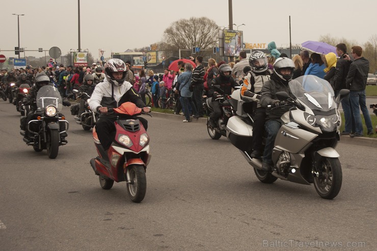 Ar tradicionālo motociklu parādi atklāj 2015. gada motosezonu 147605