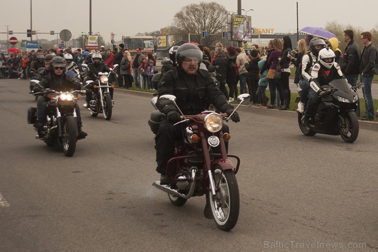 Ar tradicionālo motociklu parādi atklāj 2015. gada motosezonu 147610