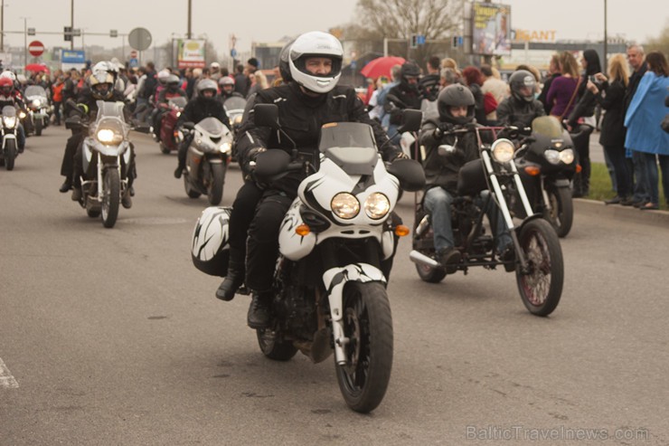 Ar tradicionālo motociklu parādi atklāj 2015. gada motosezonu 147611