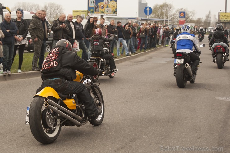 Ar tradicionālo motociklu parādi atklāj 2015. gada motosezonu 147613