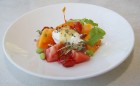 Restorāns «Kolonāde»: kazas siers ar krāsainajiem tomātiem, biešu carpaccio, riekstiem un medus mērci 6