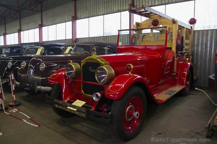 Uzvaras mašīnu muzejā apskatāma viena no lielākajām Latvijā esošajām lauksaimniecības traktoru kolekcijām 148721