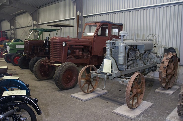 Uzvaras mašīnu muzejā apskatāma viena no lielākajām Latvijā esošajām lauksaimniecības traktoru kolekcijām 148735