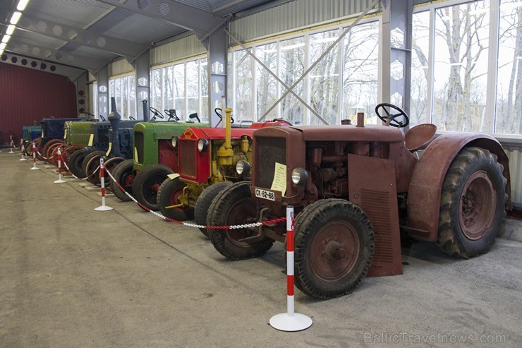 Uzvaras mašīnu muzejā apskatāma viena no lielākajām Latvijā esošajām lauksaimniecības traktoru kolekcijām 148739