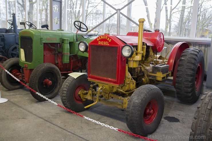 Uzvaras mašīnu muzejā apskatāma viena no lielākajām Latvijā esošajām lauksaimniecības traktoru kolekcijām 148740