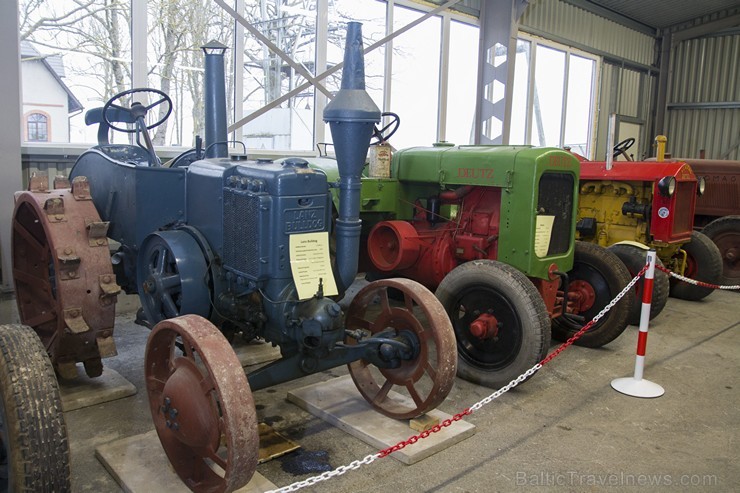 Uzvaras mašīnu muzejā apskatāma viena no lielākajām Latvijā esošajām lauksaimniecības traktoru kolekcijām 148742