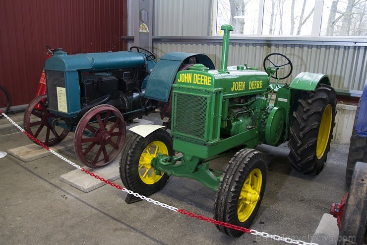 Uzvaras mašīnu muzejā apskatāma viena no lielākajām Latvijā esošajām lauksaimniecības traktoru kolekcijām 148745
