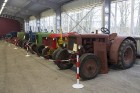 Uzvaras mašīnu muzejā apskatāma viena no lielākajām Latvijā esošajām lauksaimniecības traktoru kolekcijām 4