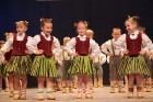Bērnu deju studija «Pīlādzītis» un TDA Ogre sparīgi dejo Ogres kultūras centrā 3