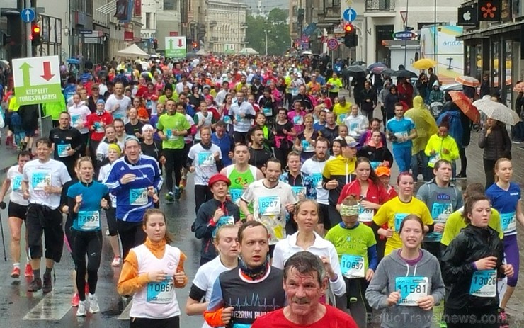 Rīga skrien tautas klases 5km un 10km «Lattelecom Rīgas maratons 2015» distances 149537
