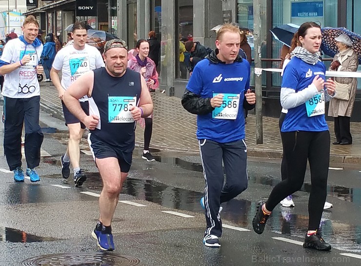 Rīga skrien tautas klases 5km un 10km «Lattelecom Rīgas maratons 2015» distances 149540