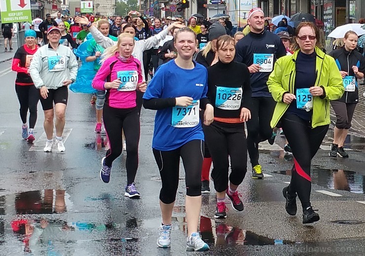 Rīga skrien tautas klases 5km un 10km «Lattelecom Rīgas maratons 2015» distances 149541