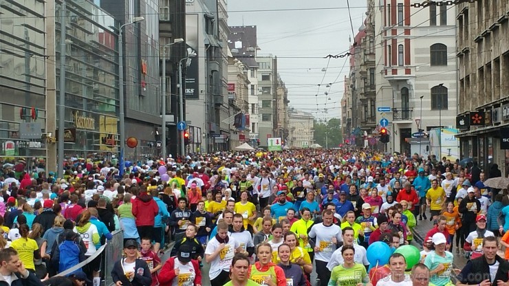 Rīga skrien tautas klases 5km un 10km «Lattelecom Rīgas maratons 2015» distances 149547