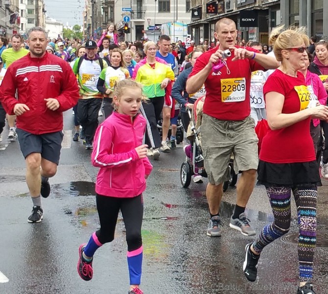 Rīga skrien tautas klases 5km un 10km «Lattelecom Rīgas maratons 2015» distances 149550