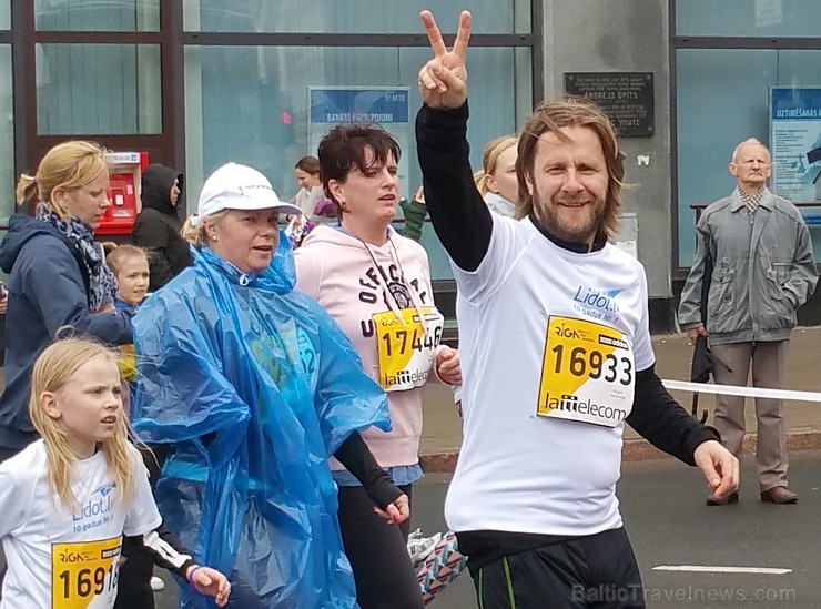 Rīga skrien tautas klases 5km un 10km «Lattelecom Rīgas maratons 2015» distances 149551