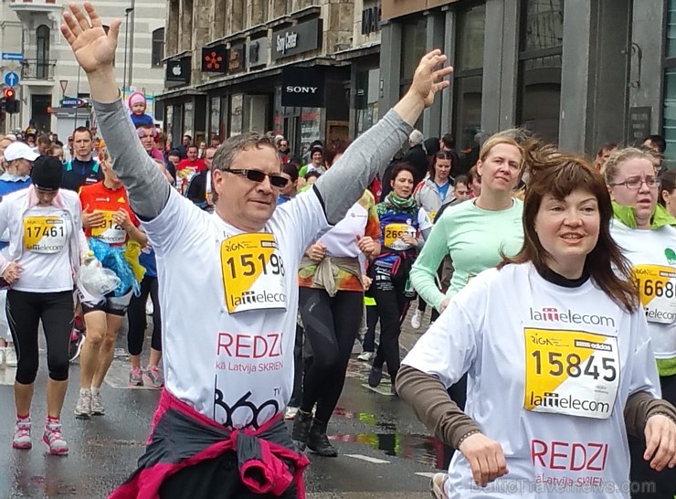 Rīga skrien tautas klases 5km un 10km «Lattelecom Rīgas maratons 2015» distances 149553