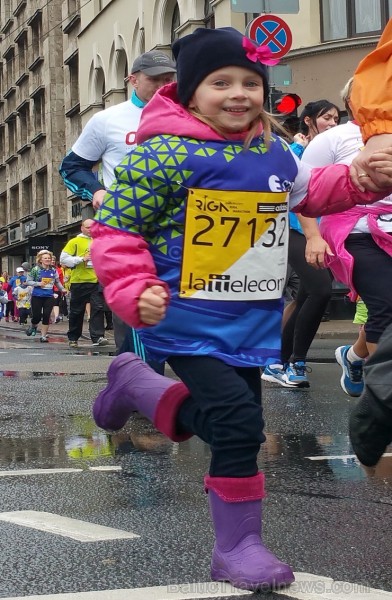 Rīga skrien tautas klases 5km un 10km «Lattelecom Rīgas maratons 2015» distances 149555