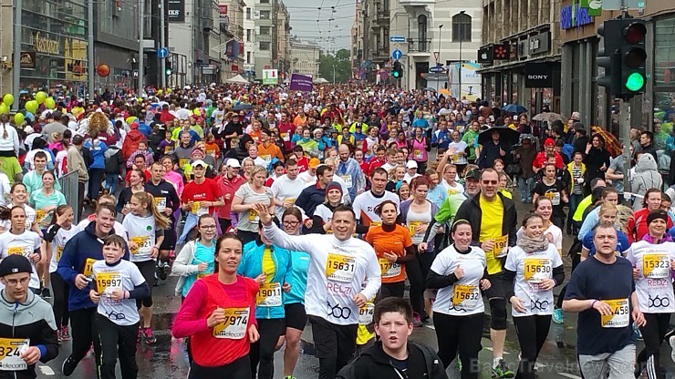 Rīga skrien tautas klases 5km un 10km «Lattelecom Rīgas maratons 2015» distances 149556